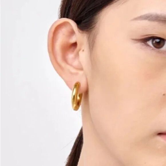 Classic Chunky Style Round Gold Hoop Earrings - Picture 1 of 14